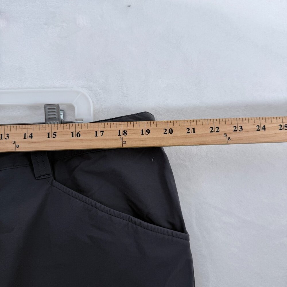 Patagonia Quandary Shorts Mens 40 Gray Performance Hiking Cargo Zipper Pocket - Picture 3 of 10